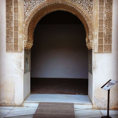 Accessible Alhambra lions entrance