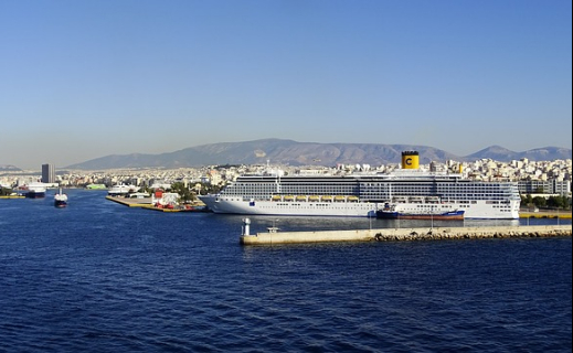 Pyraeus port cruise ship
