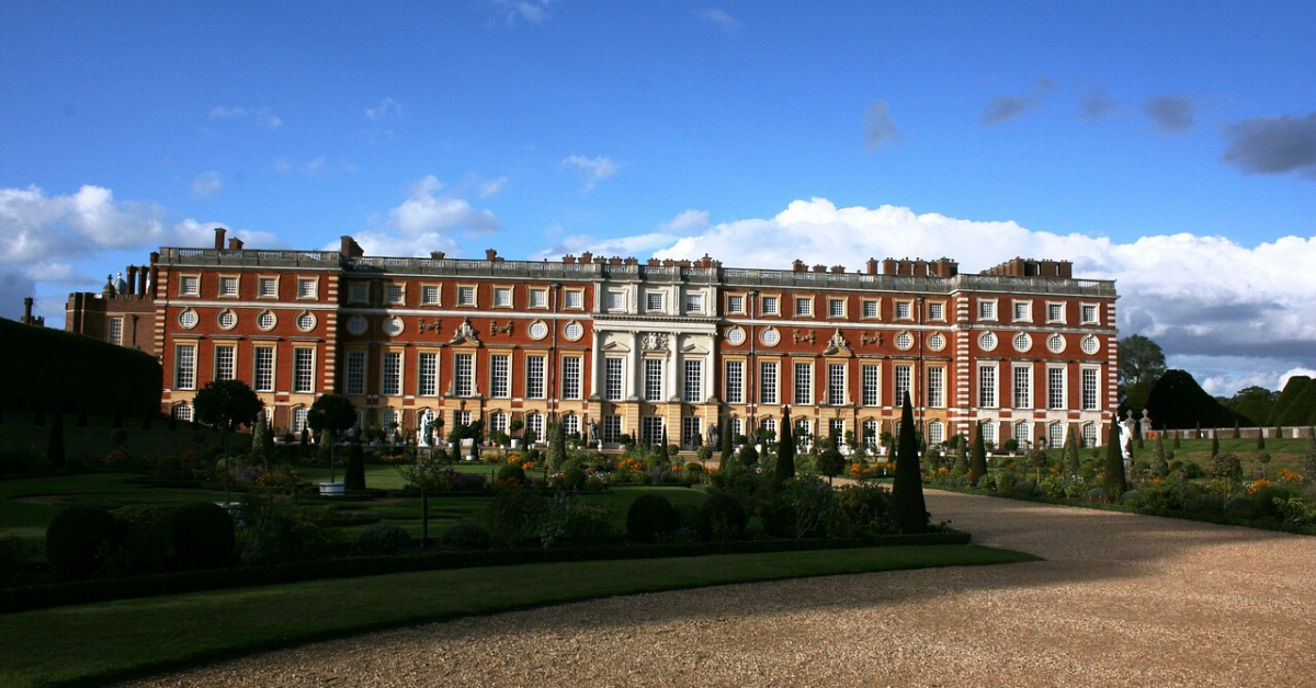 Hampton Court palace Hero
