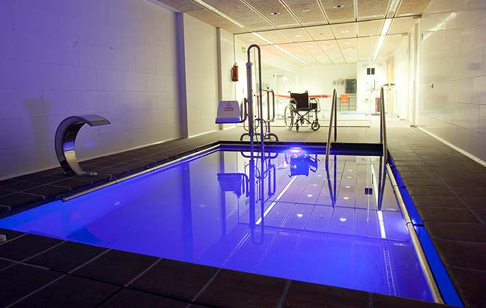 Adapted Pool - Accessible accommodation Barcelona