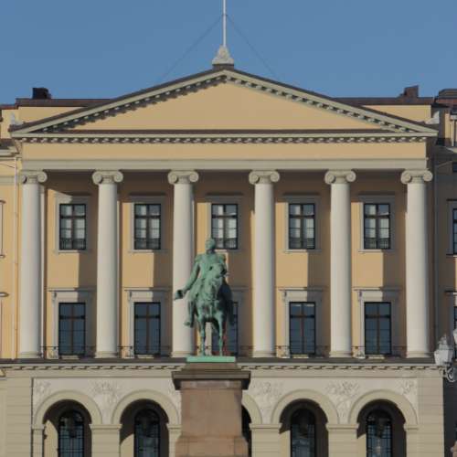 Royal Palace statue in Oslo