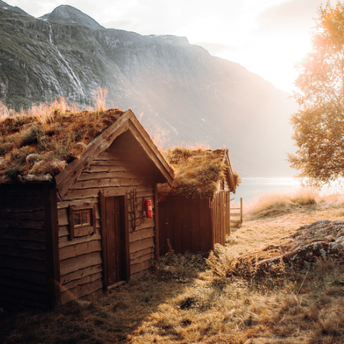 Small hut by the Lovatnet lake