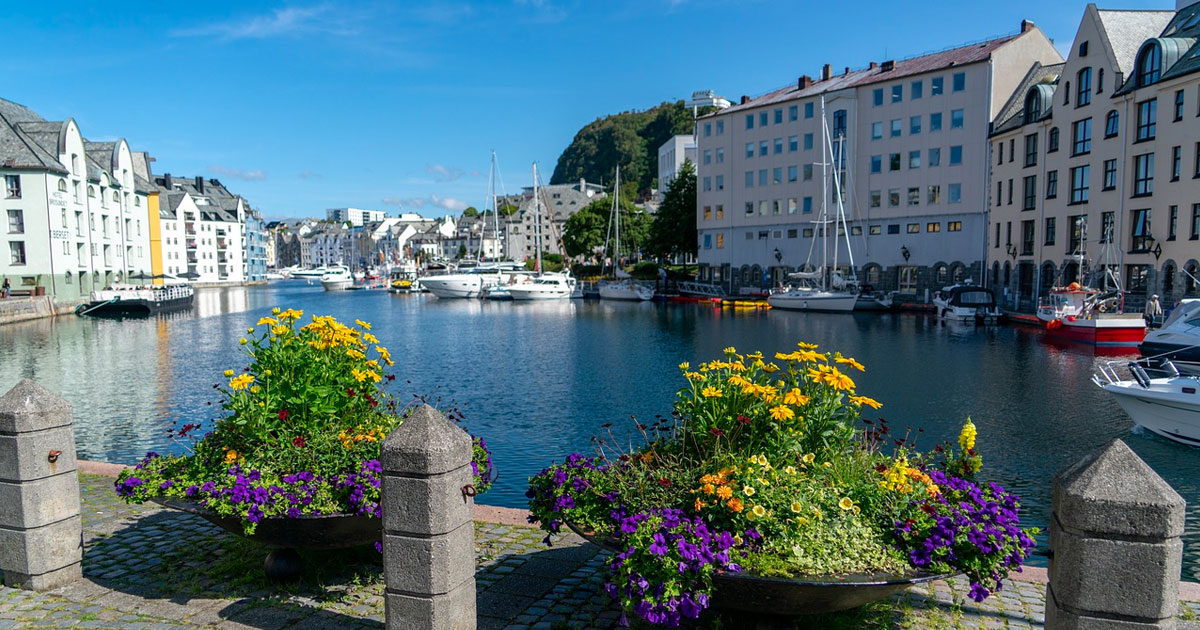 Wheelchair Accessible Rolling Tour of Ålesund Hero