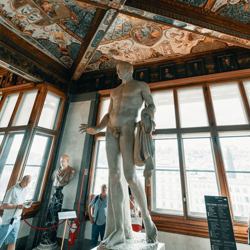 Wheelchair Accessible Uffizi tour in Florence statue