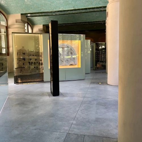accessible floor inside hospital sant pau