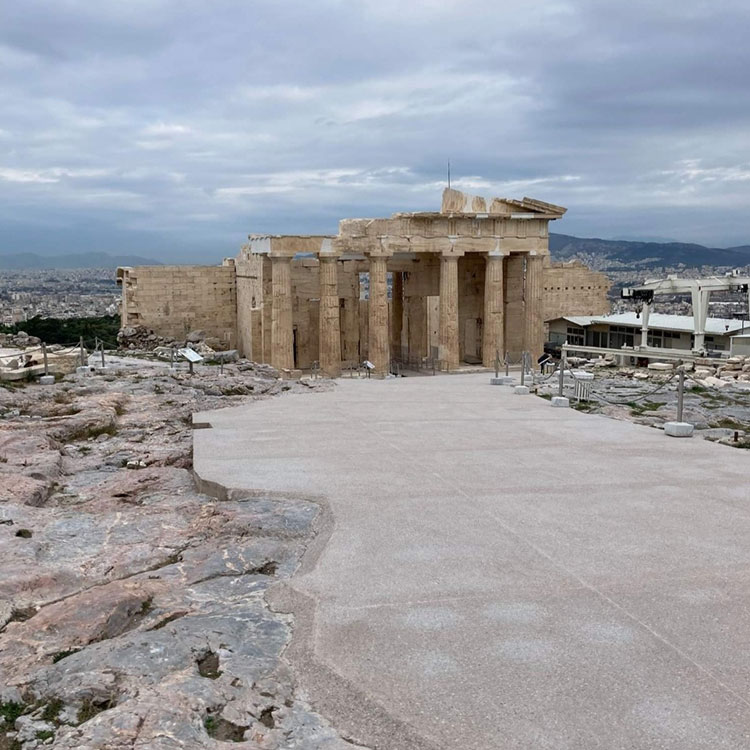 accessible path towards akropolis sight