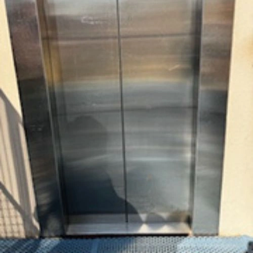 Doors rooftop elevator
