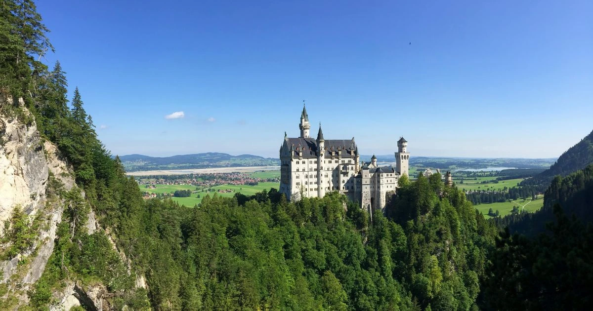 Far away shot of Neuschwanstein Castle
