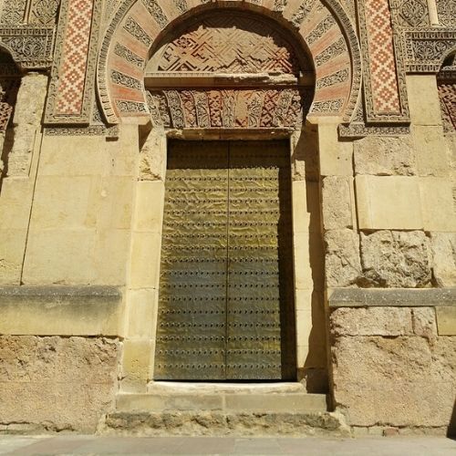 mezquita doorway