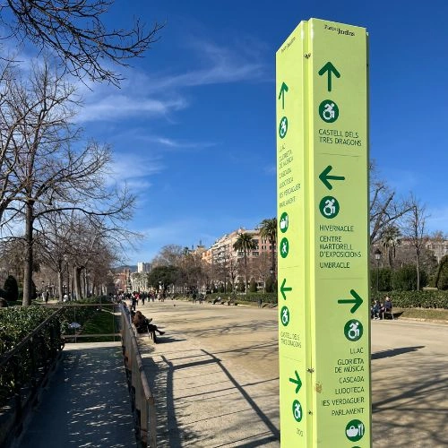signpost in Ciutadella Park