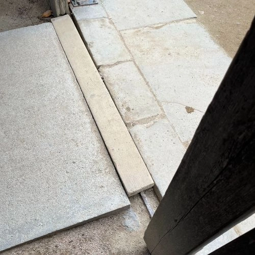 Umbracle entrance beam view from the side