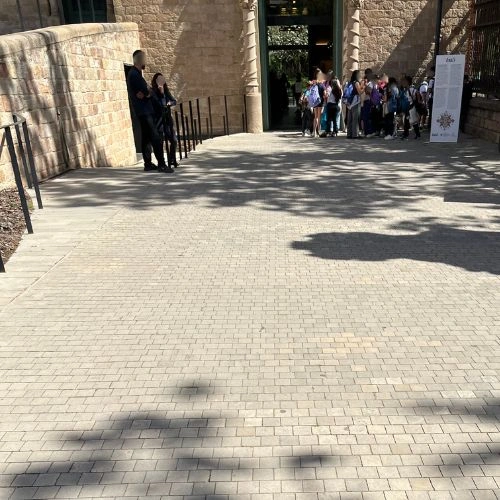 wheelchair accessible entrance hospital de sant pau