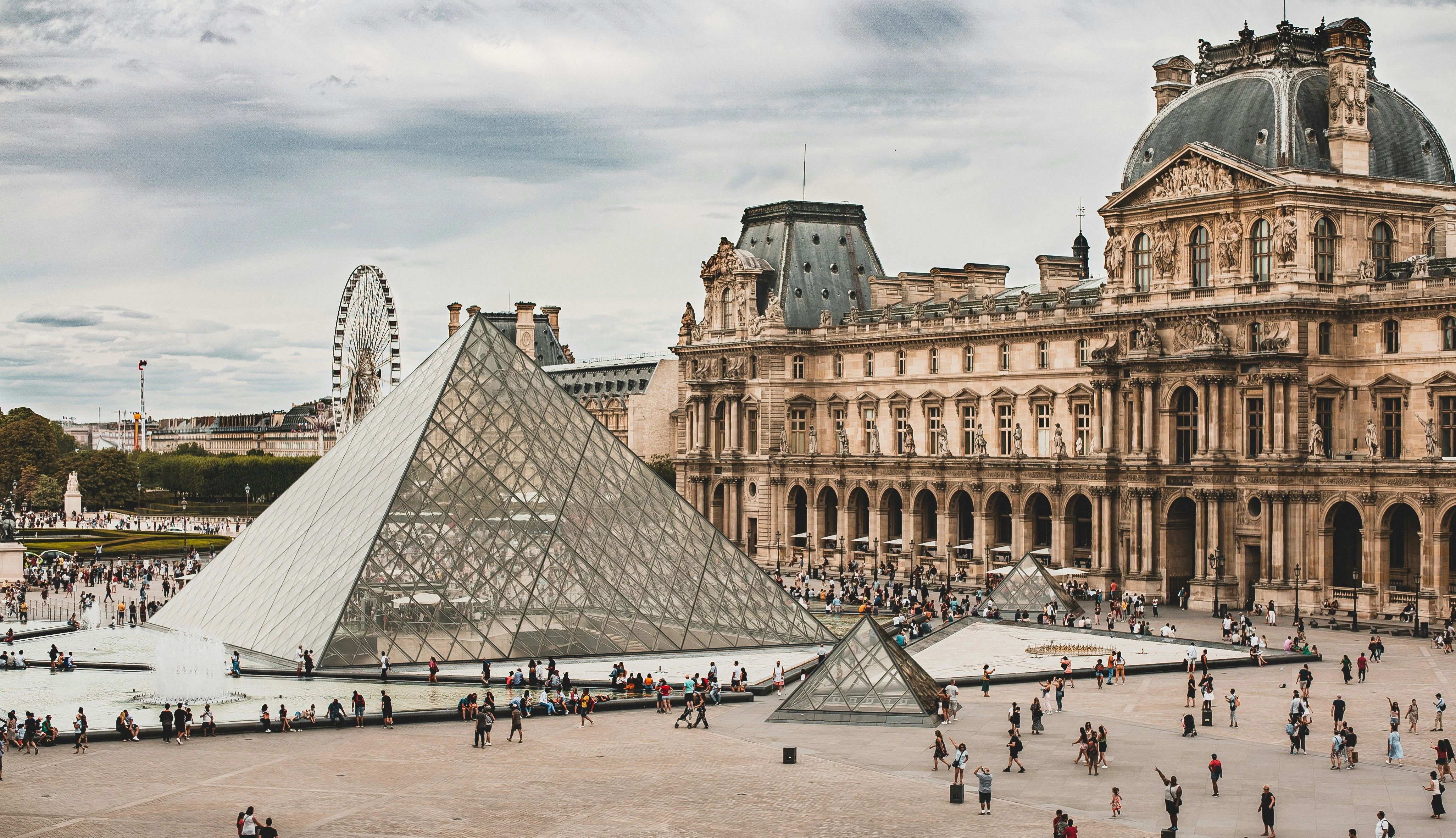Wheelchair accessible louvre
