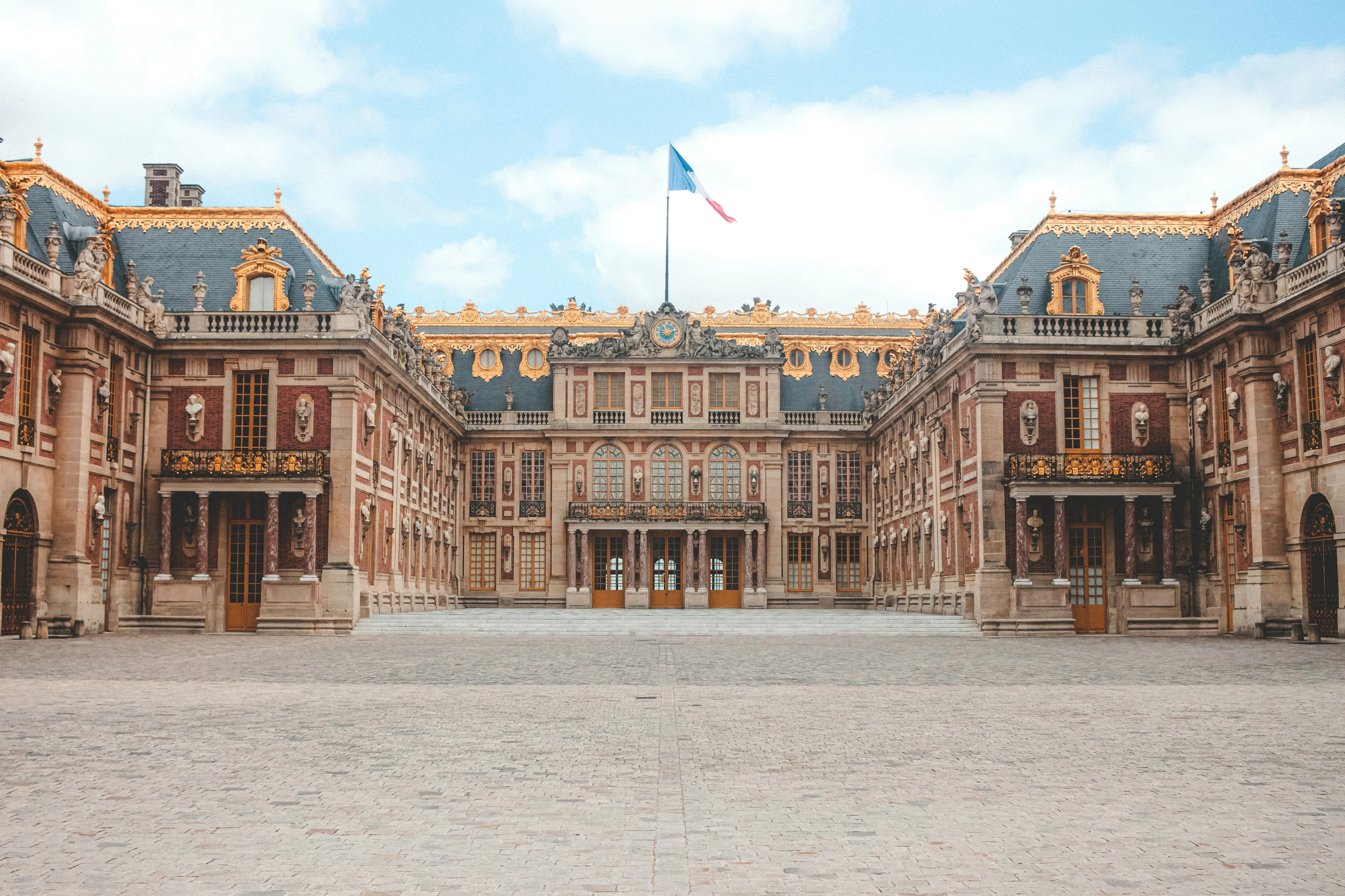 Wheelchair accessible versailles